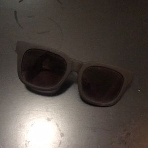 Matte black quay sunglasses